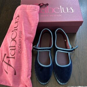 Size 38 (more like US 7) blue velvet Flabelus style Molly shoe brand new